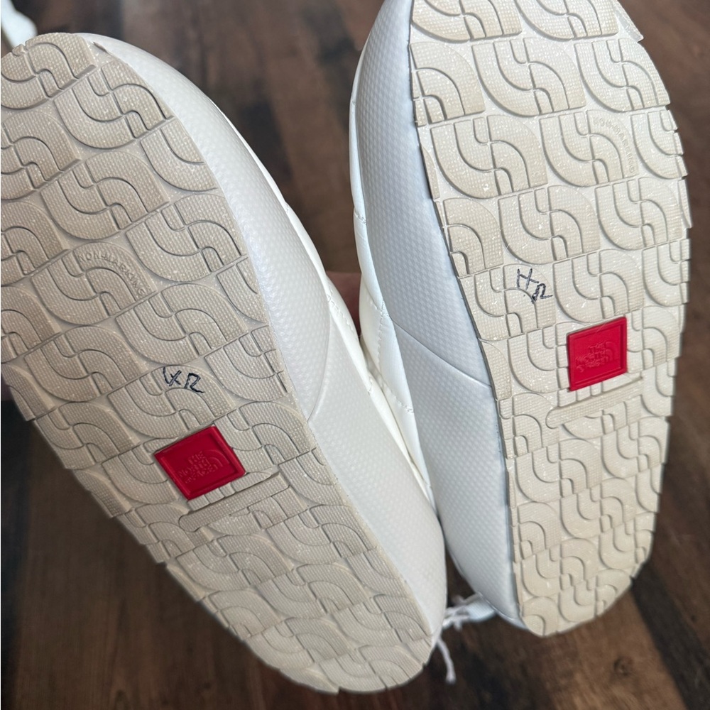 NWOT - the North Face- Women’s THERMOBALL™ Traction Mules  size 8 - Picture 5 of 6
